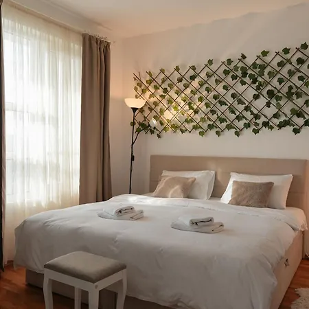 Opia - Old Town Apartment Bucharest